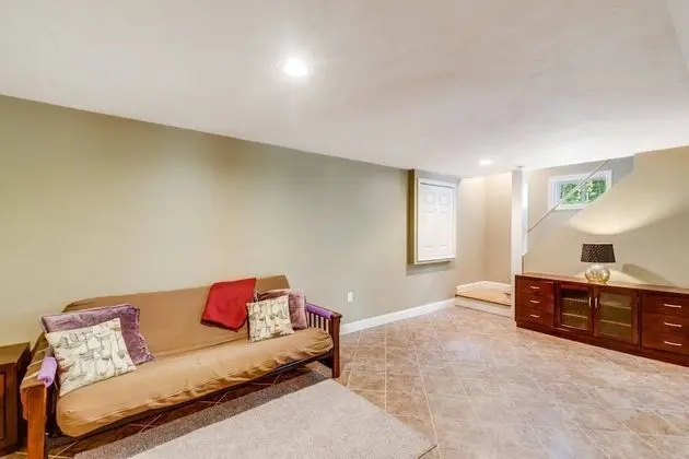 Ev (River View House)