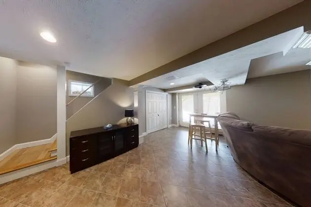 Ev (River View House)