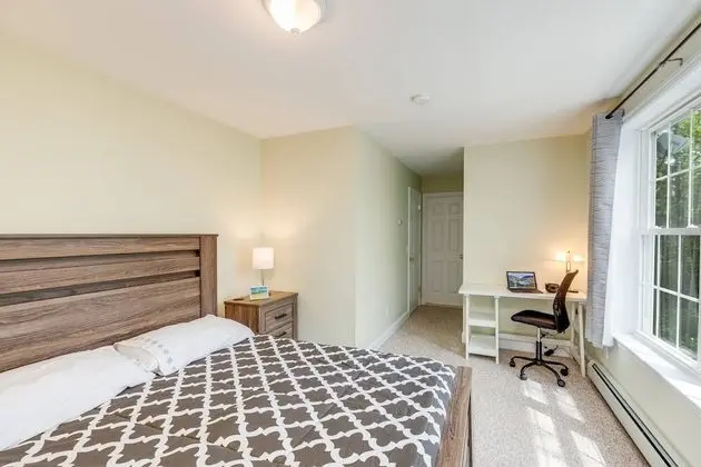 Ev (River View House)