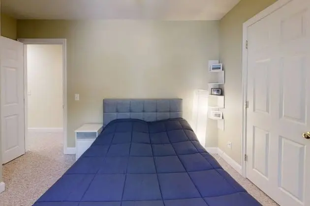 Ev (River View House)