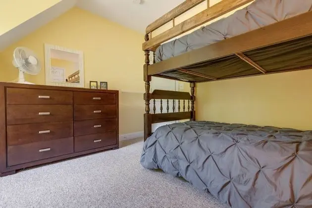 Ev (River View House)