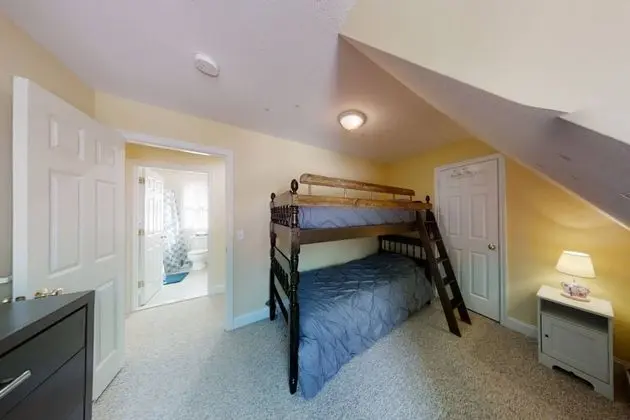 Ev (River View House)