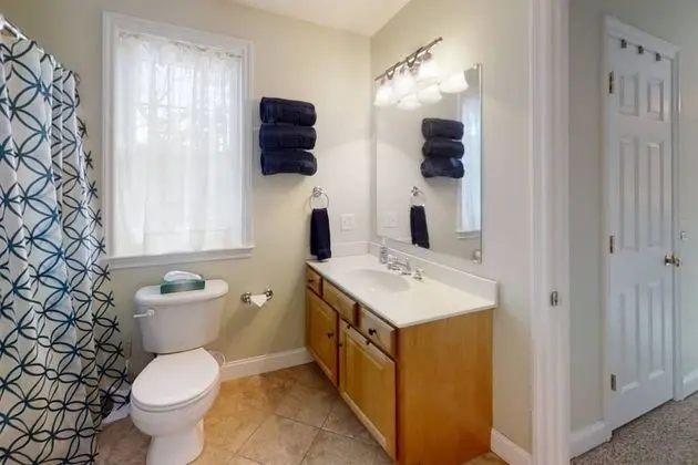 Ev (River View House)