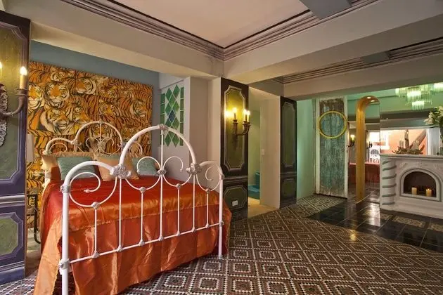 Mariposa Room (116 steps)