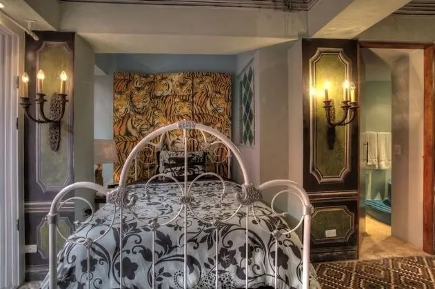 Mariposa Room (116 steps)