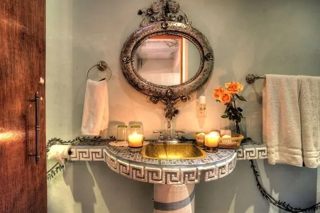 Mariposa Room (116 steps)
