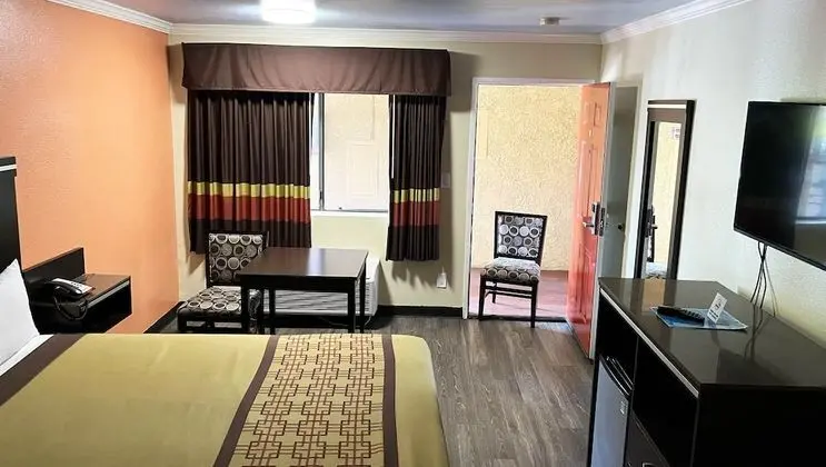 Oda, 1 En Büyük (King) Boy Yatak, Engellilere Uygun, Sigara İçilmez