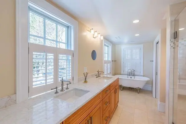 Ev (Riverbend Landing)