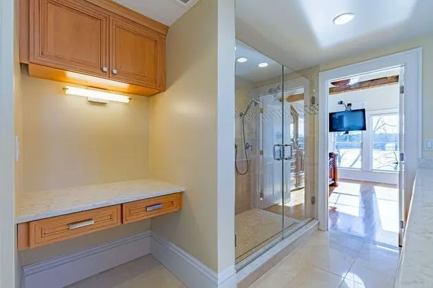 Ev (Riverbend Landing)