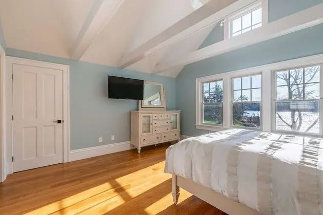 Ev (Riverbend Landing)