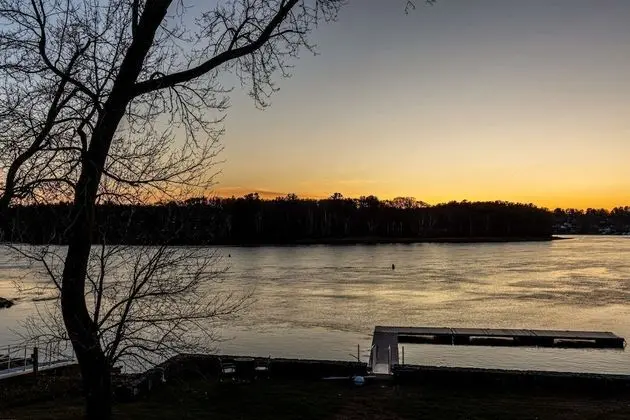 Ev (Riverbend Landing)