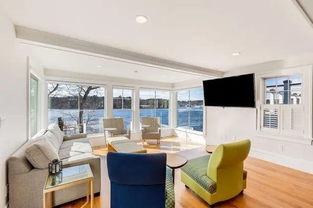 Ev (Riverbend Landing)