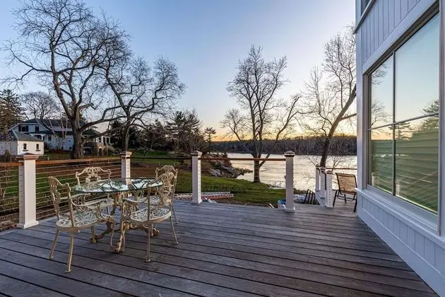 Ev (Riverbend Landing)