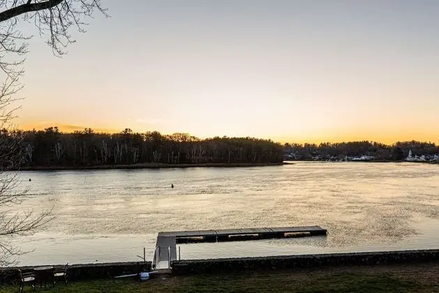 Ev (Riverbend Landing)