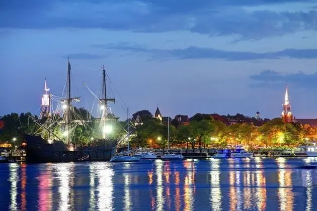 Ev (Riverbend Landing)