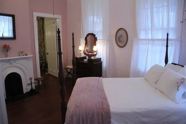 Classic Oda, Özel Banyo (The Pink Stateroom)