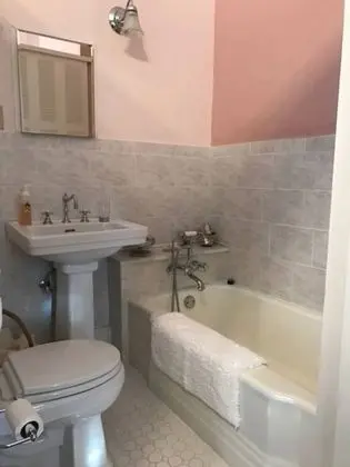 Classic Oda, Özel Banyo (The Pink Stateroom)