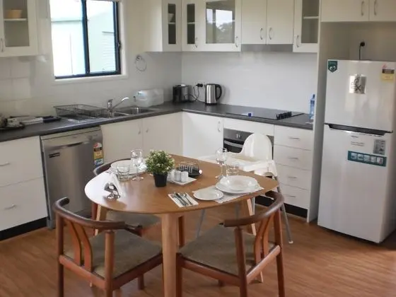 Deluxe Kır Evi, 2 Yatak Odası, Tepe Manzaralı, Göl Kenarı (Riverdowns Cottage)