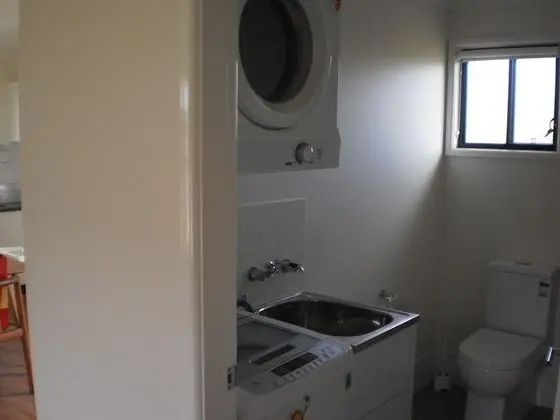 Deluxe Kır Evi, 2 Yatak Odası, Tepe Manzaralı, Göl Kenarı (Riverdowns Cottage)