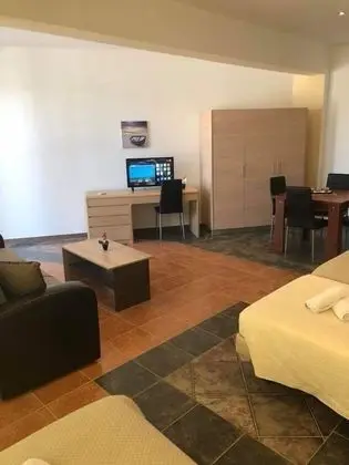 Üç Kişilik Oda