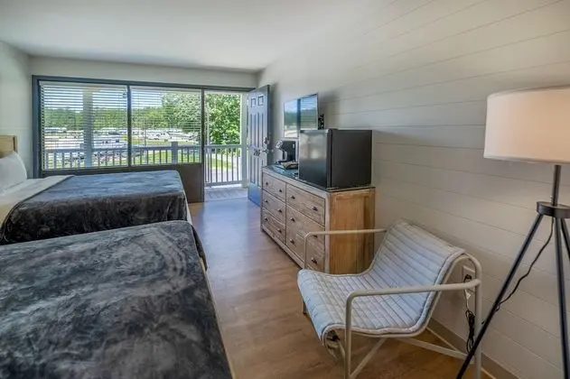 Resort View - 2 Queen beds. Pet Friendly