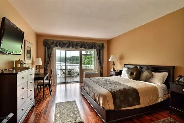 Oda, 1 En Büyük (King) Boy Yatak ve Çekyat, Sigara İçilmez, Balkon