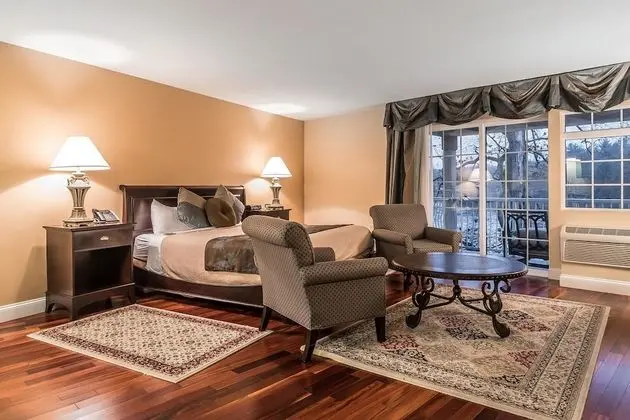 Oda, 1 En Büyük (King) Boy Yatak ve Çekyat, Sigara İçilmez, Balkon