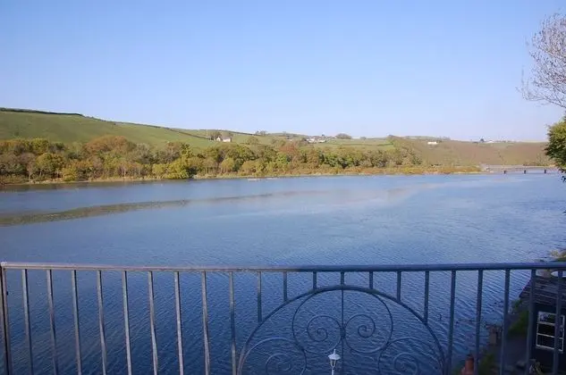 Tek Büyük veya İki Ayrı Yataklı Oda (Riverside Room)