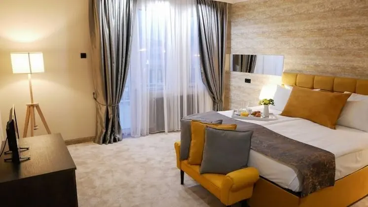 Standard Tek Büyük Yataklı Oda