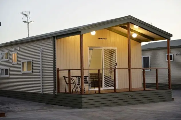 Deluxe Villa (Town Cabin - Full Linen)