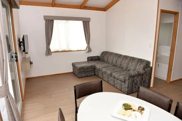 Deluxe Villa (Town Cabin - Full Linen)