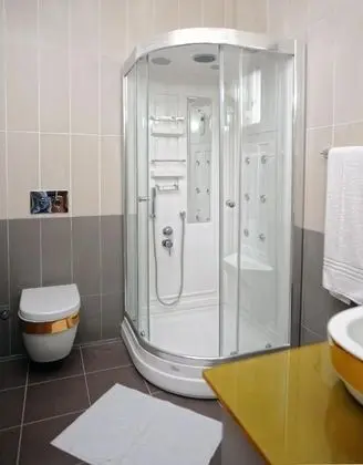 Standard Kara Manzaralı Oda