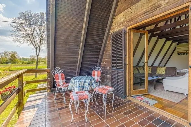 Family Ev, Birden Çok Yatak, Bahçeli (Riverside House Bojko With Jacuzzi)