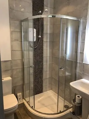 Tek Büyük veya İki Ayrı Yataklı Oda, Banyolu/Duşlu