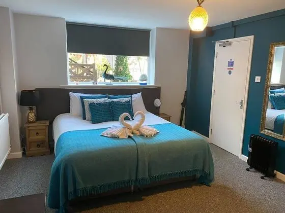 Tek Büyük veya İki Ayrı Yataklı Oda, Banyolu/Duşlu