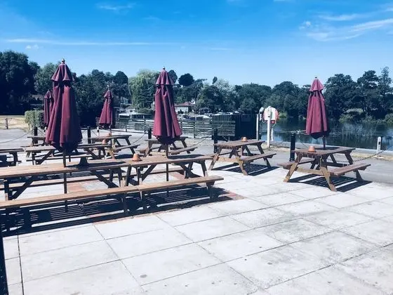 Tek Büyük veya İki Ayrı Yataklı Oda, Banyolu/Duşlu