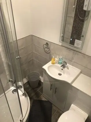 Tek Kişilik Oda, Ortak Banyo