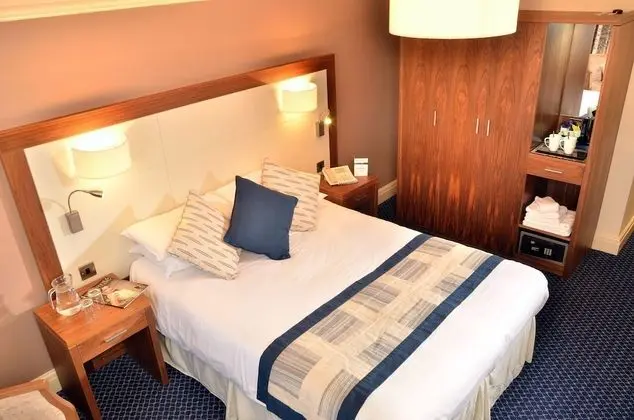 Standard Tek Büyük Yataklı Oda