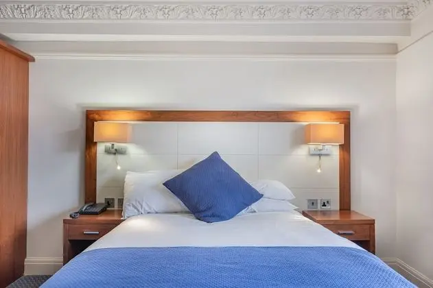 Standard Tek Büyük Yataklı Oda