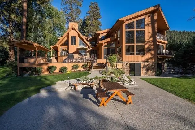 Ev, Birden Çok Yatak (Riverside Lodge)