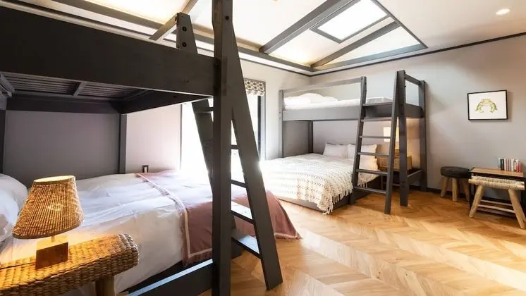 Oda (Chic, Two Bunk Beds Based on Gray, B)