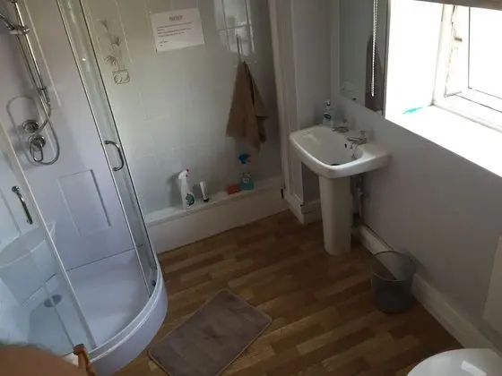 Tek Büyük Yataklı Oda, Ortak Banyo