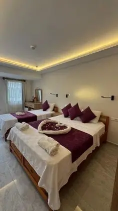 Triple, Bahçe Manzaralı
