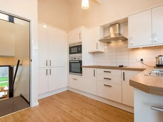 Süit, Özel Banyo (Kingfisher - Sleeps 6)