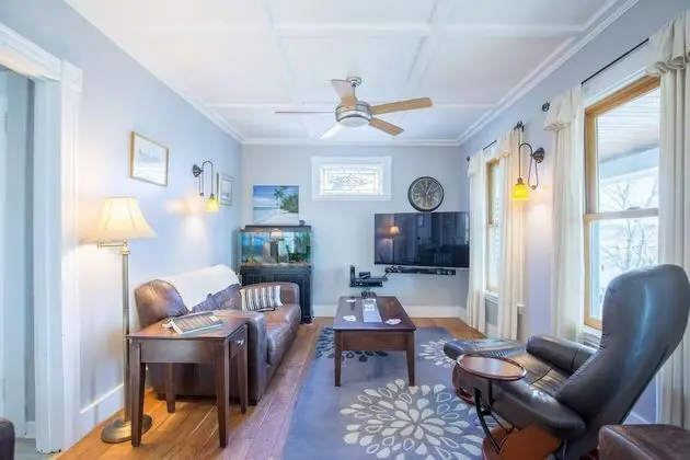 Ev (Riverside Retreat)