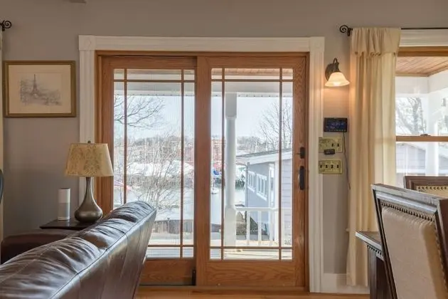 Ev (Riverside Retreat)