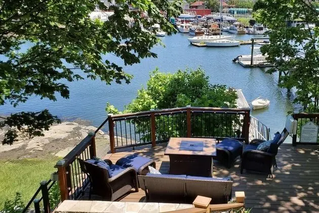 Ev (Riverside Retreat)
