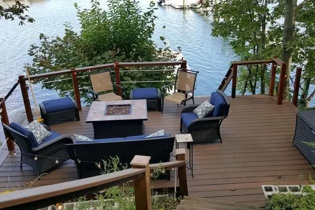 Ev (Riverside Retreat)