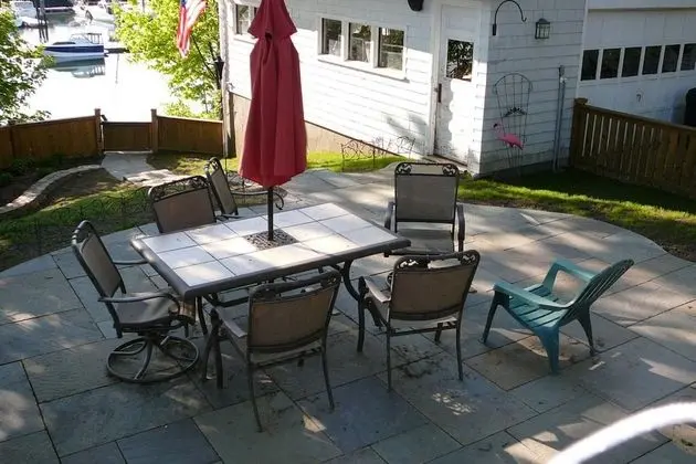 Ev (Riverside Retreat)