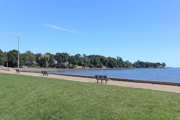 Ev (Riverside Retreat)